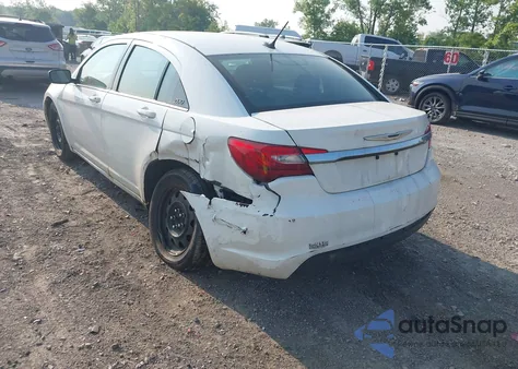 2013 Chrysler 200 Lx z USA, uszkodzony, nr VIN 1C3CCBAB2DN646993